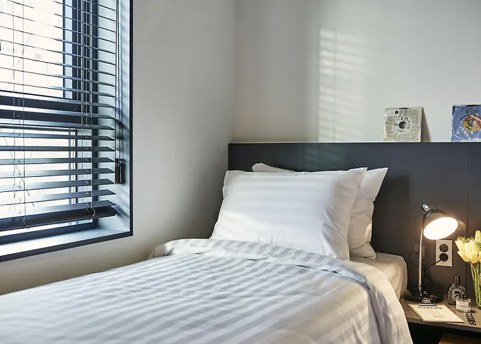 Jongro Makers X Pretty Hotel 2*