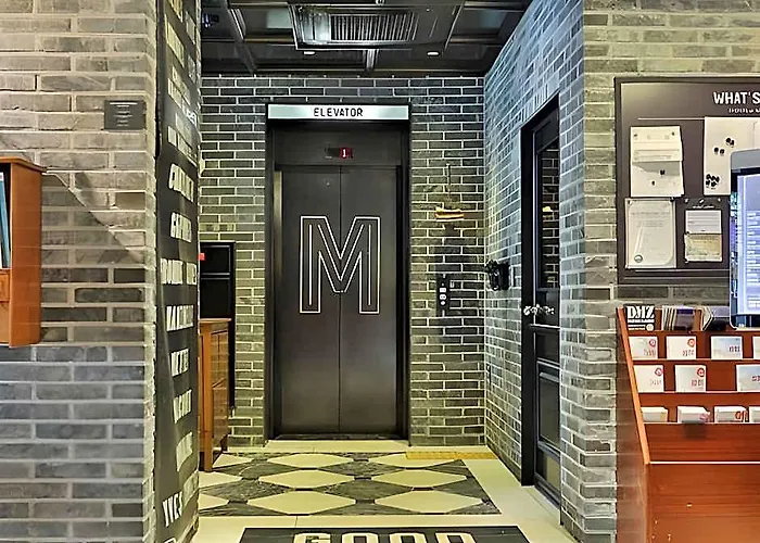 Jongro Makers X Pretty Hotel