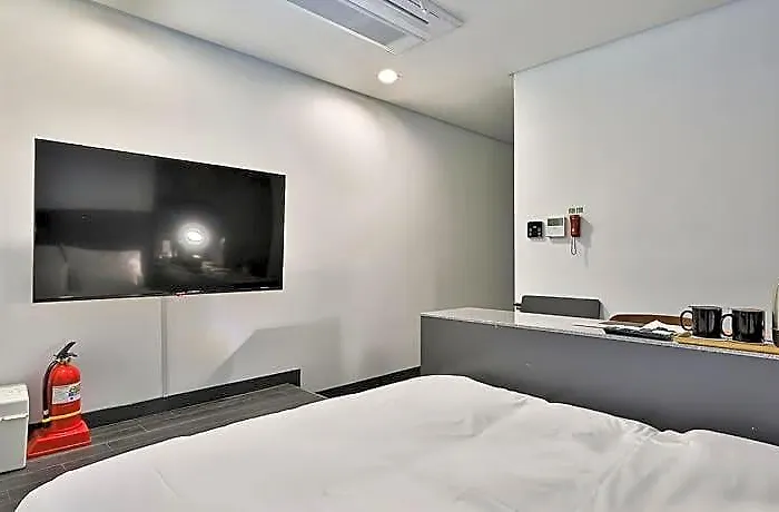 Jongro Makers X Pretty Hotel 2*