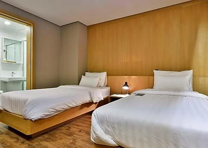 Jongro Makers X Pretty Hotel 2*