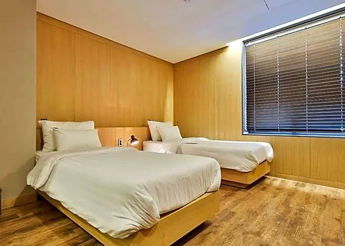 Hotel Jongro Makers X Pretty