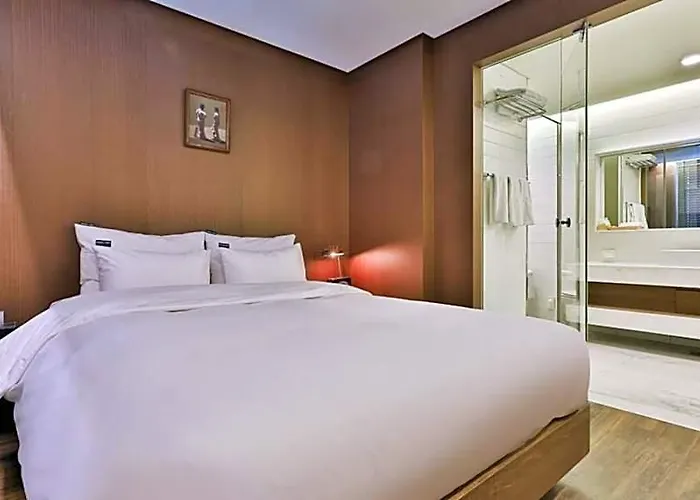 Hotel Jongro Makers X Pretty