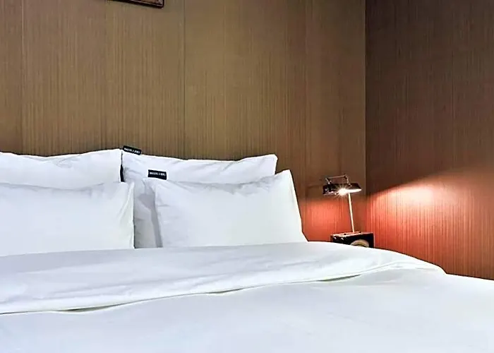 Jongro Makers X Pretty Hotel Seul